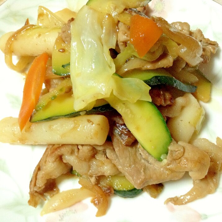 焼肉のタレで簡単に♡トッポギ入り野菜炒め